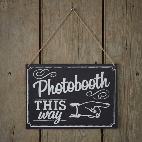 Schild Tafeloptik Photobooth This Way