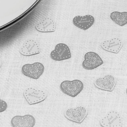 tischkonfetti-herzen-just-married-silber-weiss-1